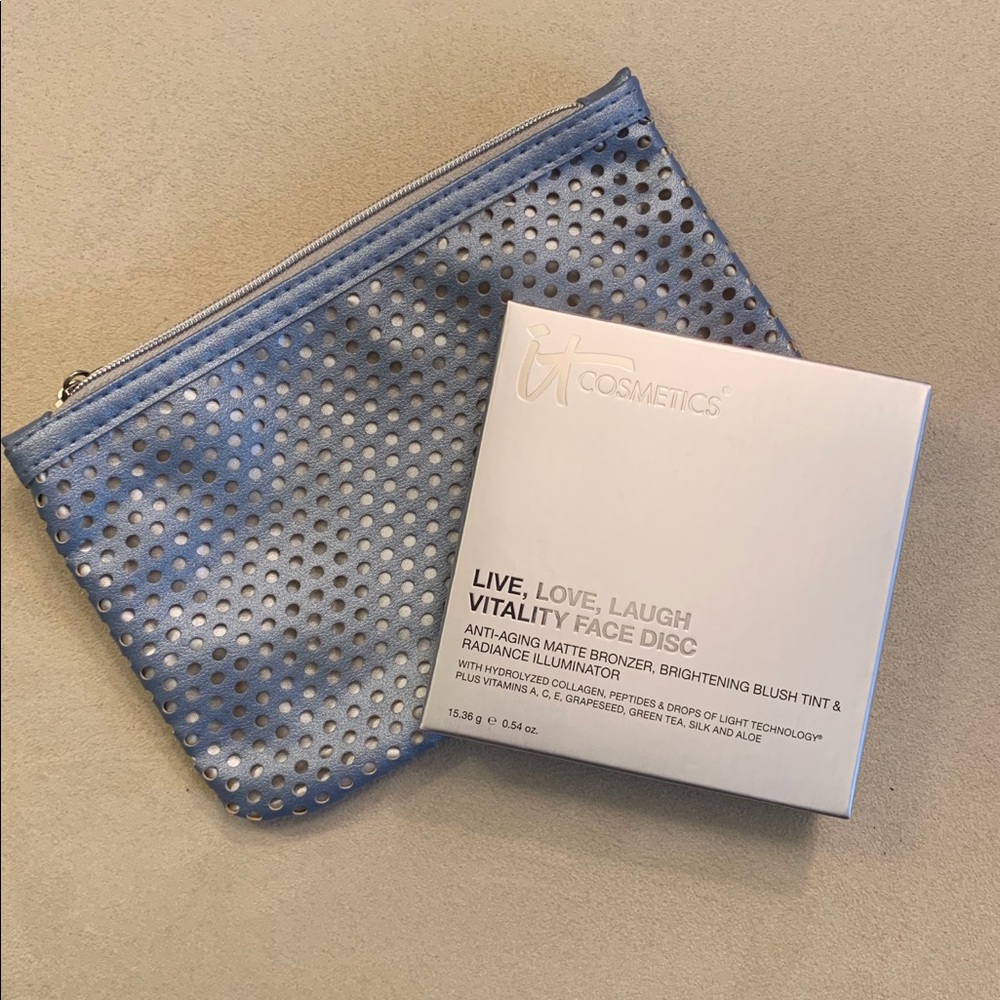 NWT IT Vitality Face Disc Matte W/ bag